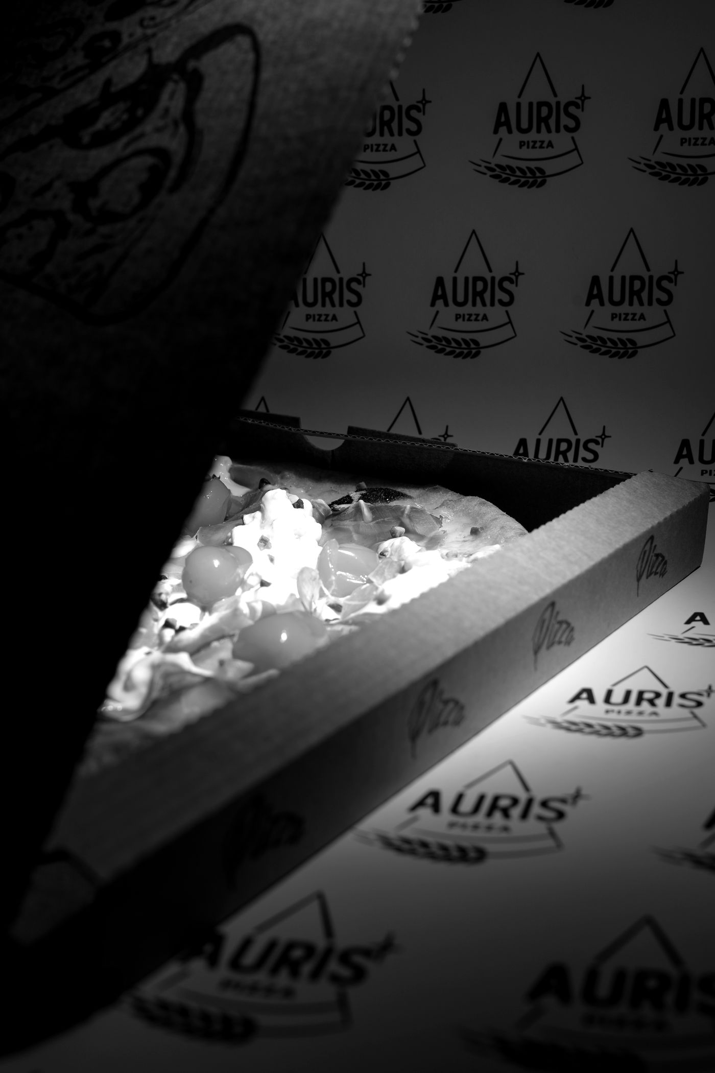Pizza Auris nella confezione da asporto